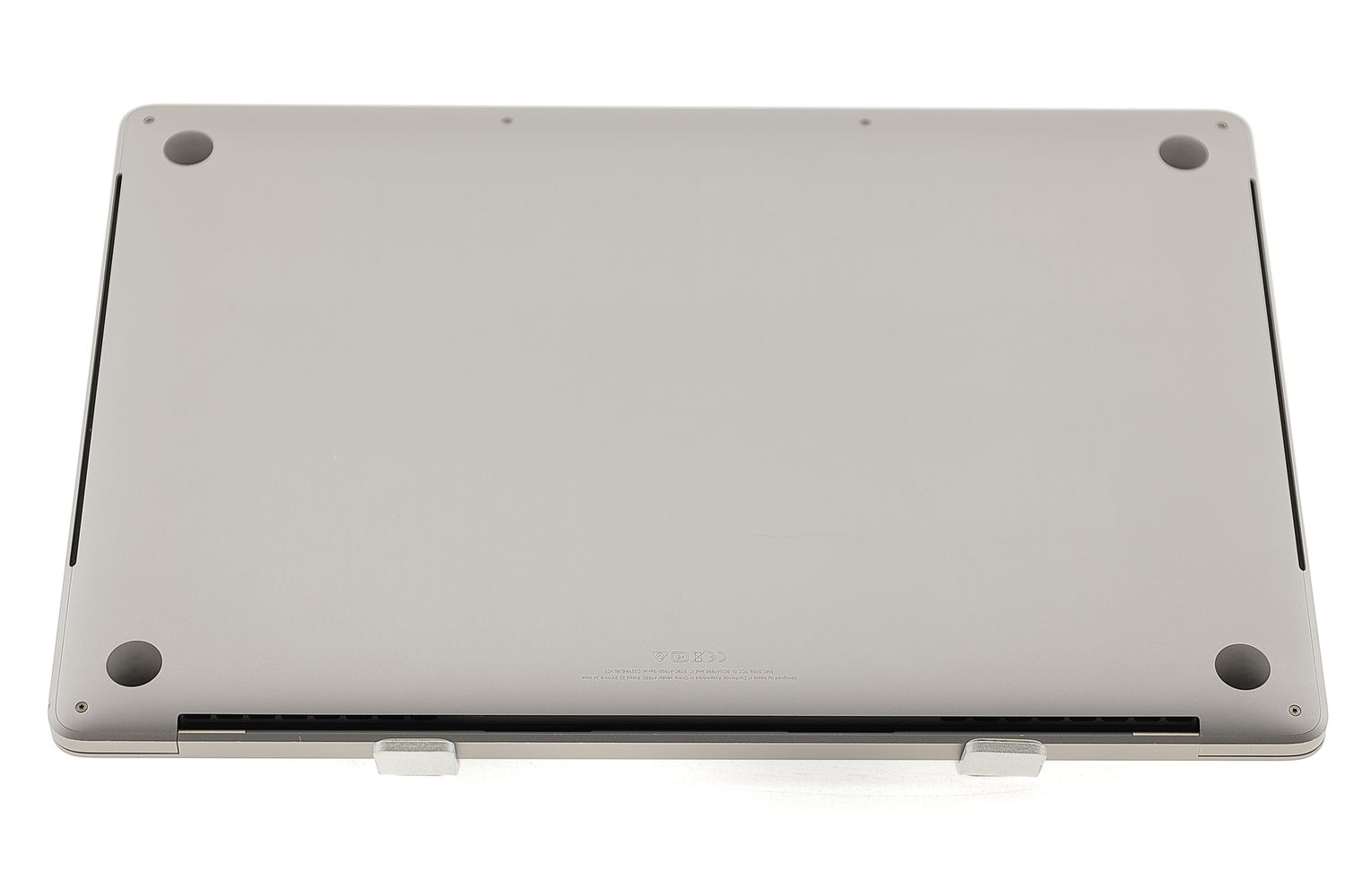 Apple MacBook Pro 15″ Touch Bar 2019, i7 2.6 GHz, 16 GB, AMD Radeon Pro 555X 256 GB Space Gray - Отлично