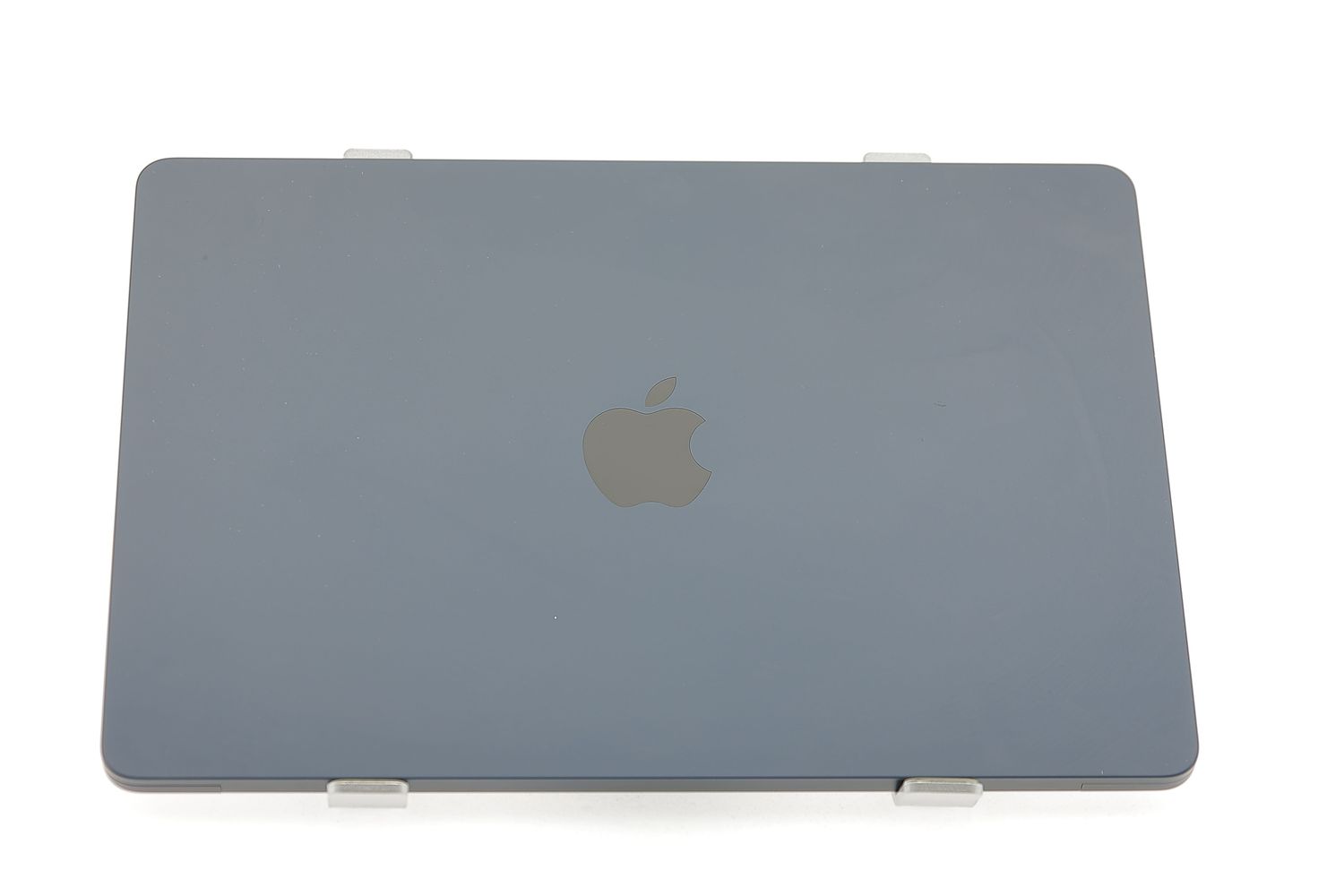 Apple MacBook Air 13″ 2022, M2 8 Cores, 8 GB, 8 core GPU 256 GB Midnight - Отлично