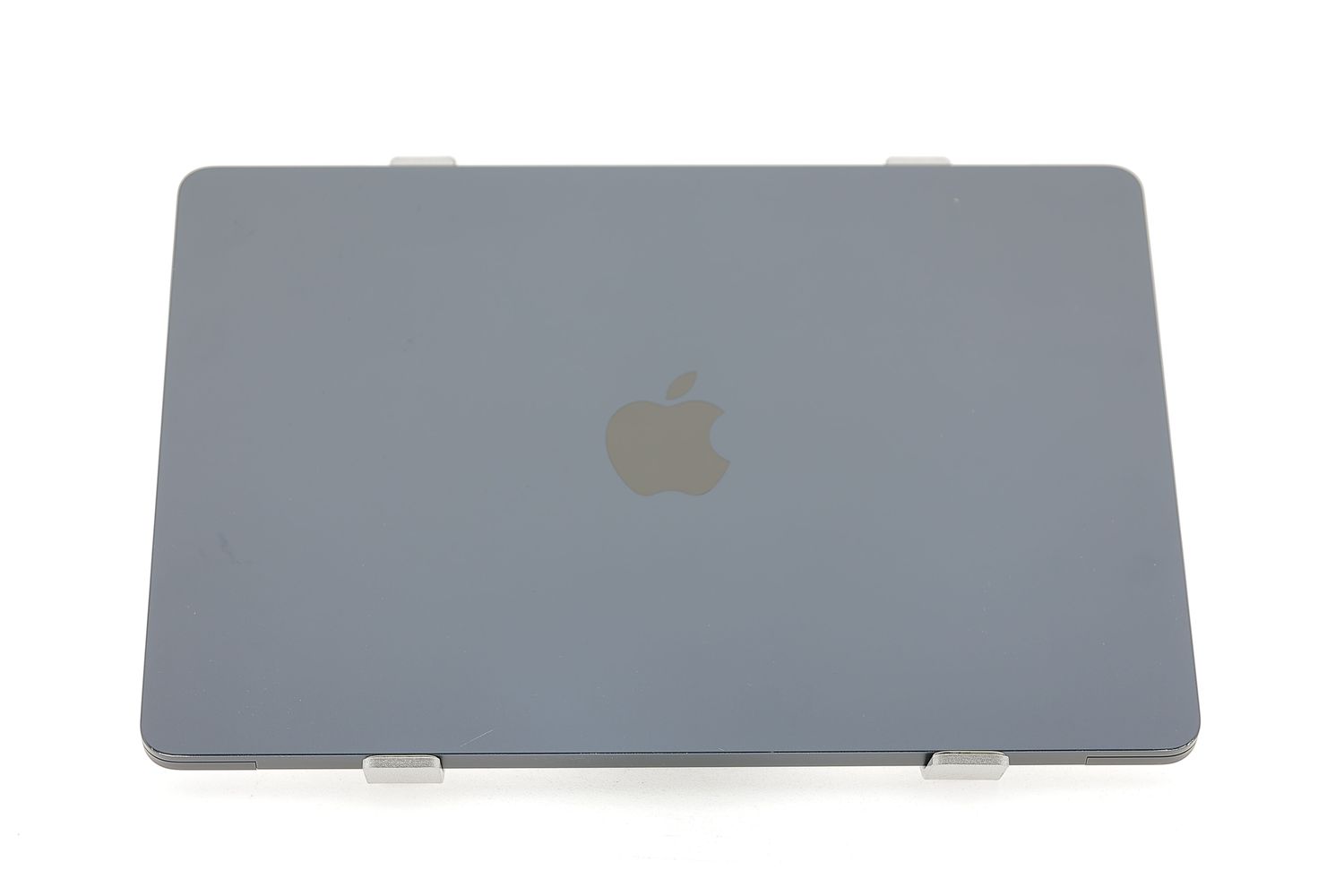 Apple MacBook Air 13″ 2022, M2 8 Cores, 8 GB, 8 core GPU 256 GB Midnight - Отлично