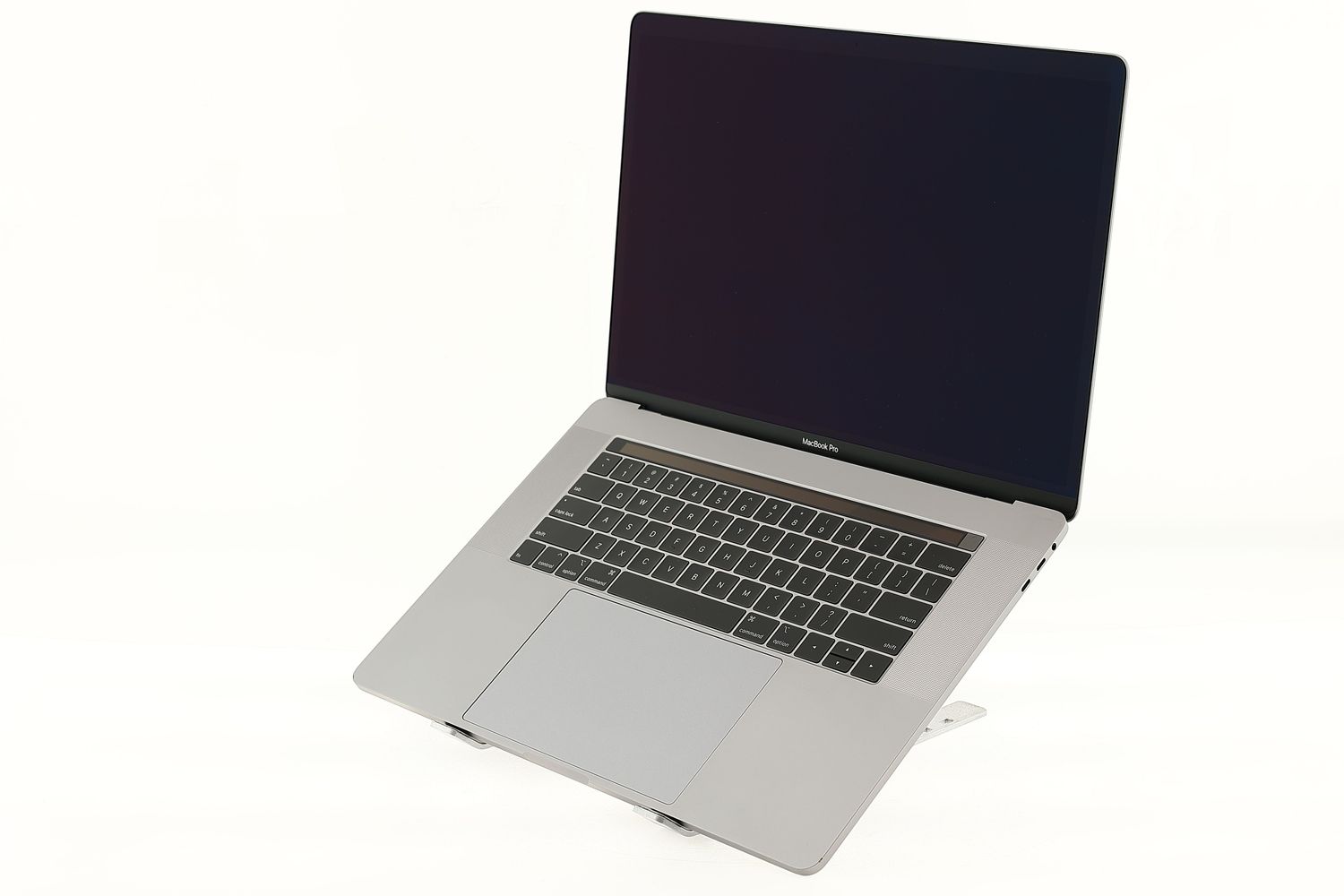 Apple MacBook Pro 15″ Touch Bar 2019, i9 2.4 GHz, 32 GB, AMD Radeon Pro Vega 20 1 TB Space Gray - Foarte bun