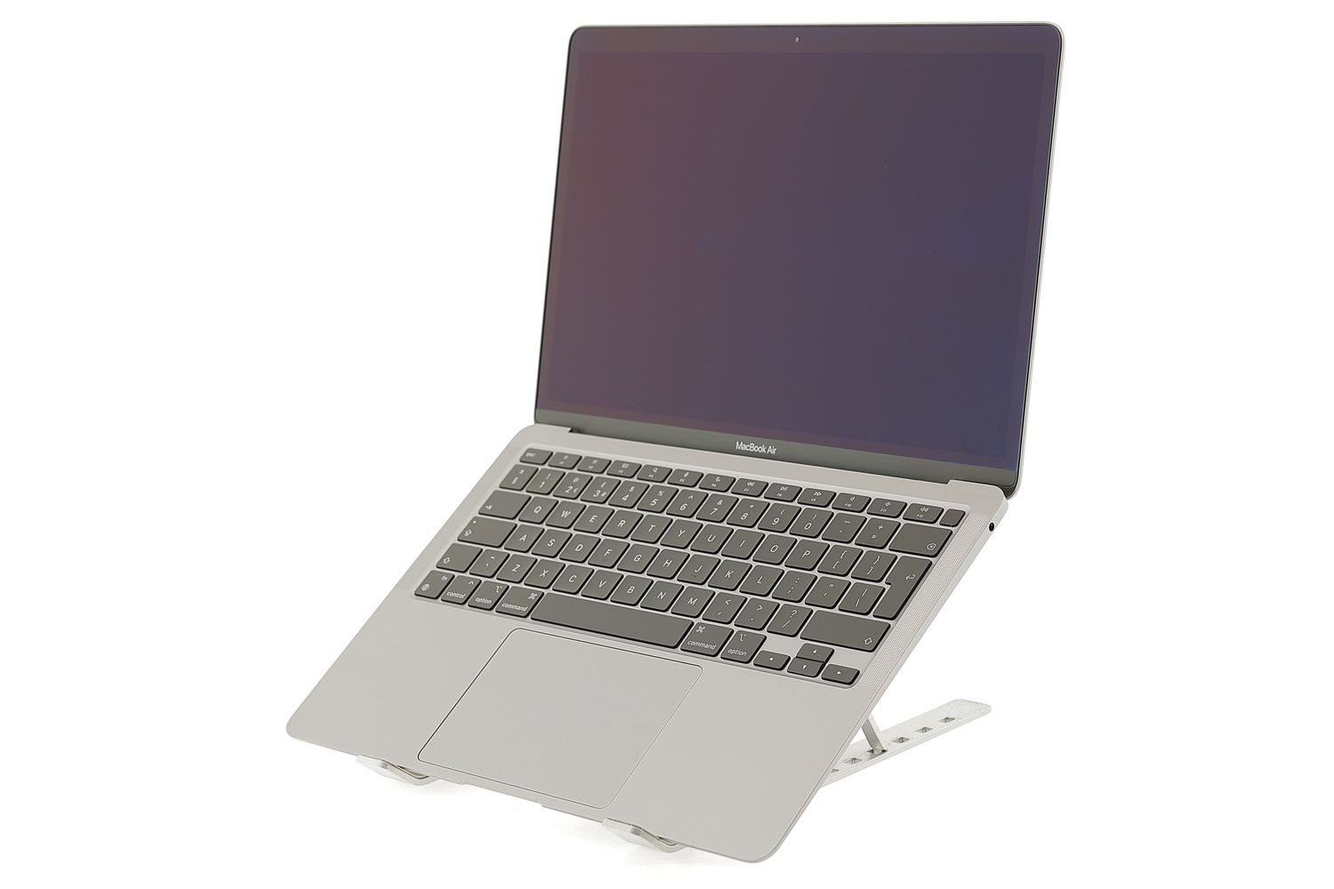 Apple MacBook Air 13″ 2020, i3 1.1 GHz, 8 GB, Intel Iris Plus 256 GB Space Gray - Excelent