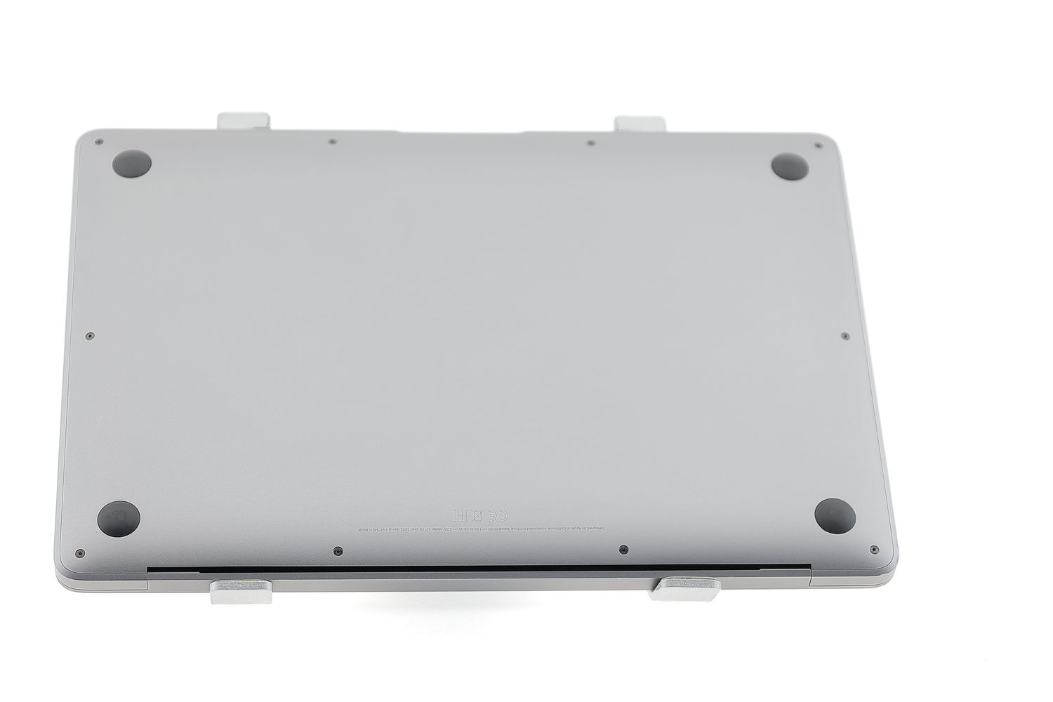 Apple MacBook Air 13″ 2020, i3 1.1 GHz, 8 GB, Intel Iris Plus 256 GB Space Gray - Много добро