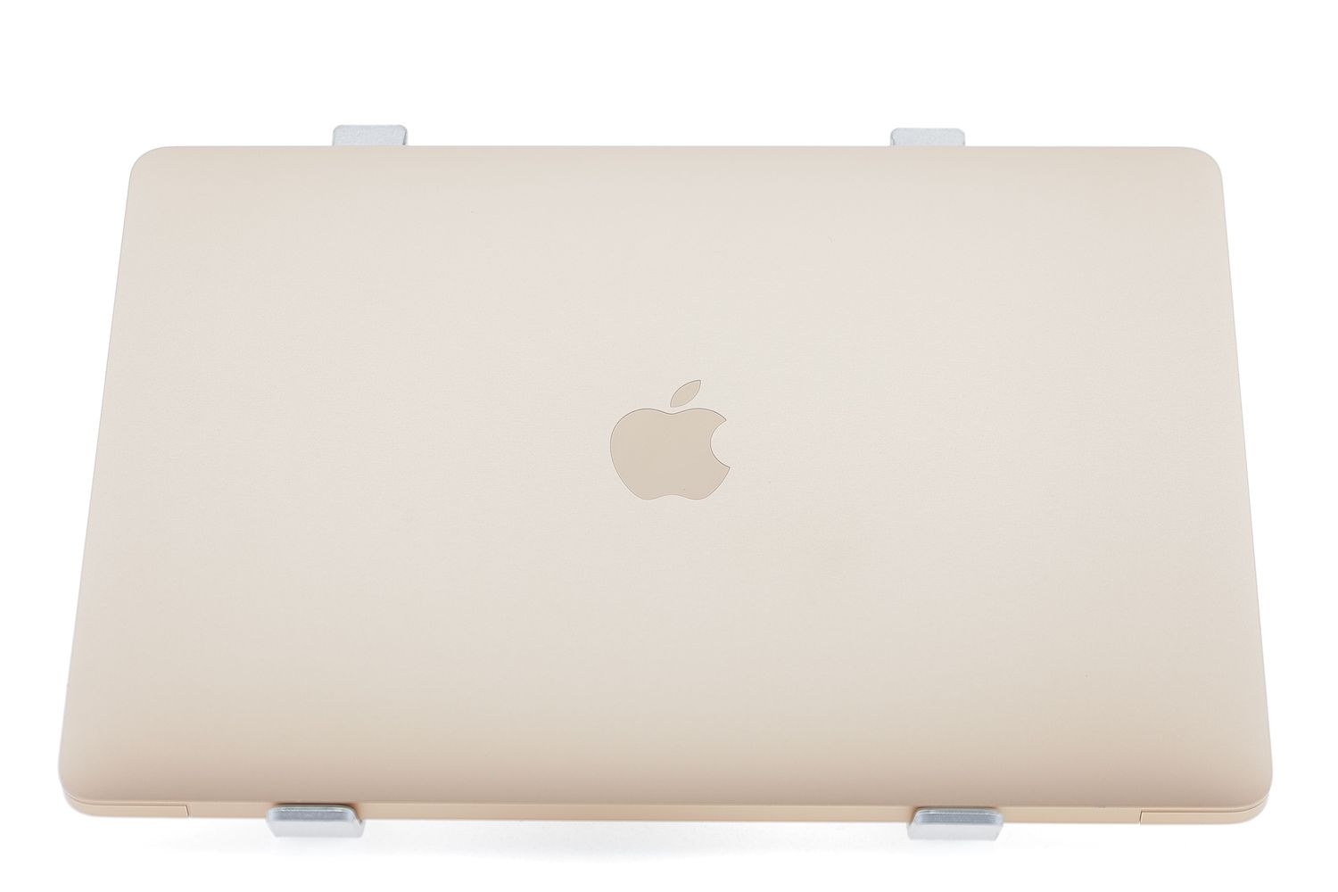 Apple MacBook Air 13″ 2020, M1 8 Cores, 8 GB, 7 core GPU 256 GB Gold - Много добро