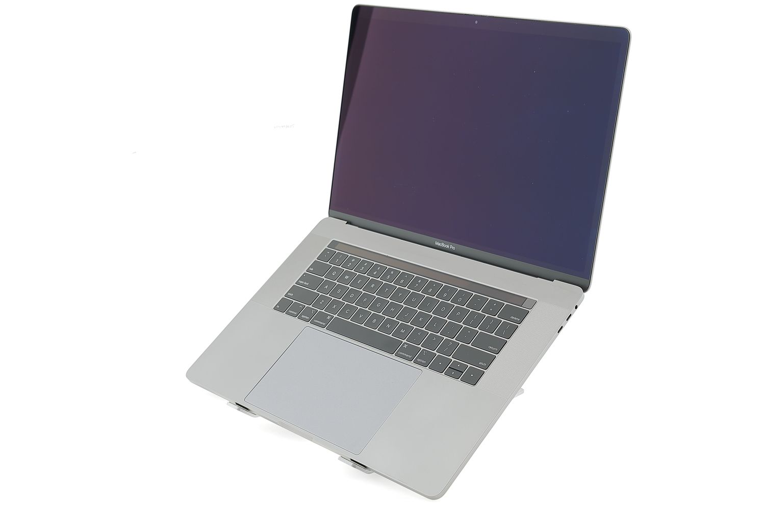 Apple MacBook Pro 15″ Touch Bar 2019, i9 2.4 GHz, 32 GB, AMD Radeon Pro Vega 20 1 TB Space Gray - Excelent