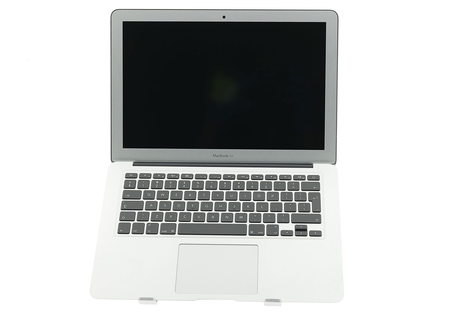 Apple MacBook Air 13″ 2017, i5 1.8 GHz, 8 GB, HD Graphics 6000 128 GB Silver - Много добро