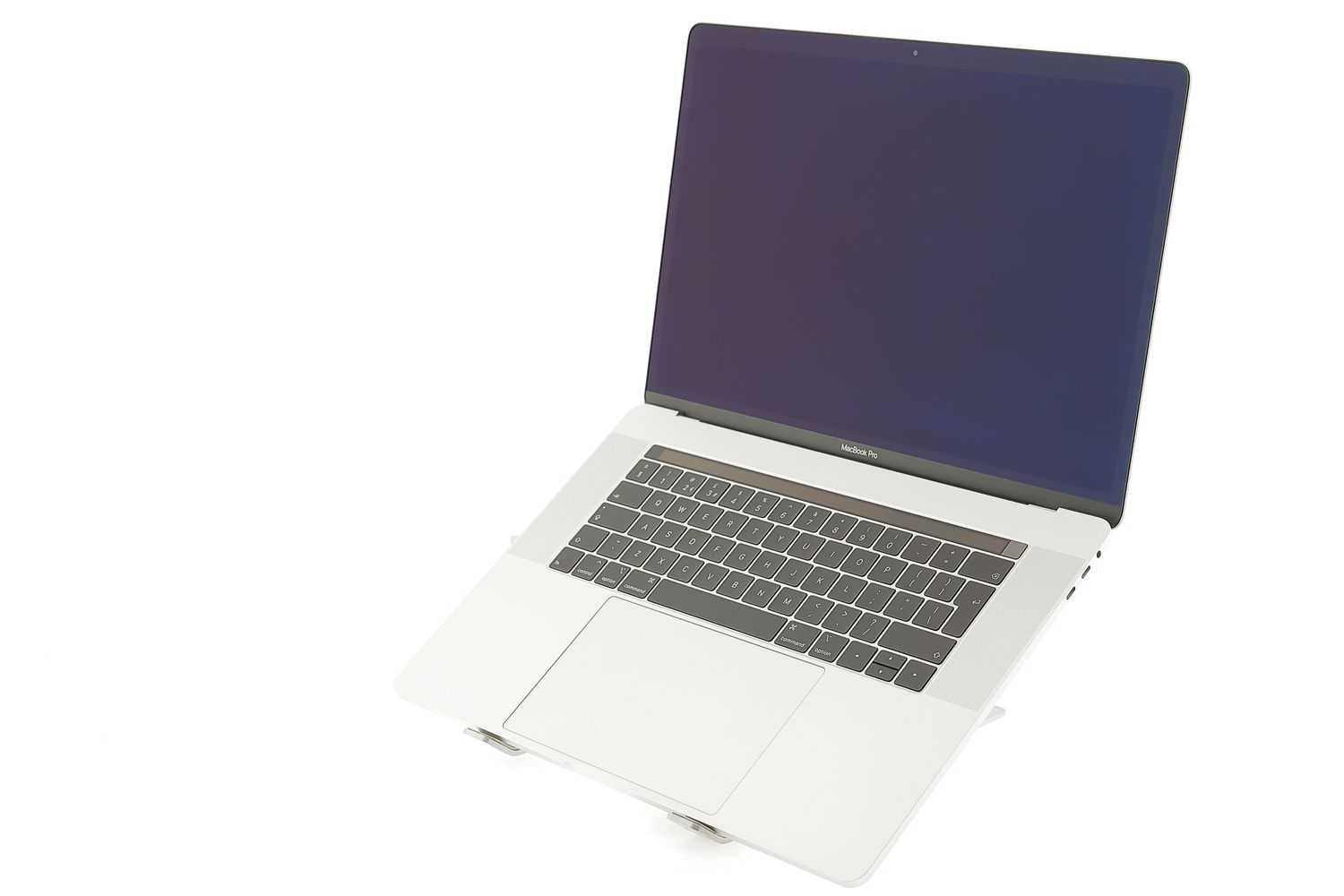 Apple MacBook Pro 15″ Touch Bar 2018, i7 2.6 GHz, 16 GB, AMD Radeon Pro 560X 512 GB Silver - Като нов