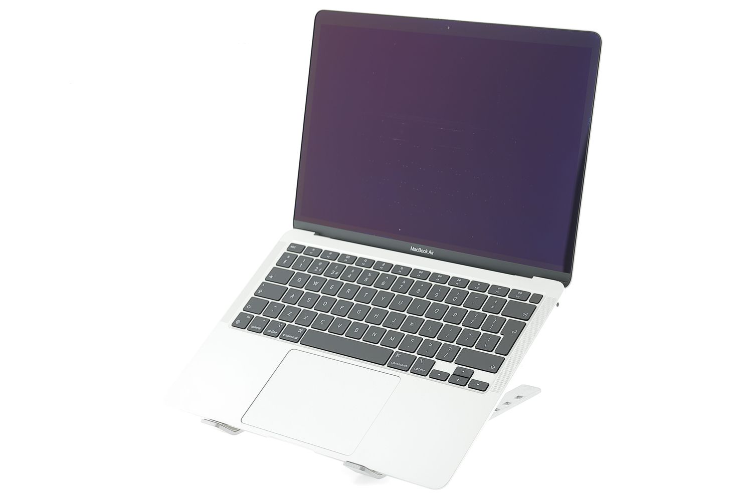 Apple MacBook Air 13″ 2020, i3 1.1 GHz, 8 GB, Intel Iris Plus 256 GB Silver - Добро