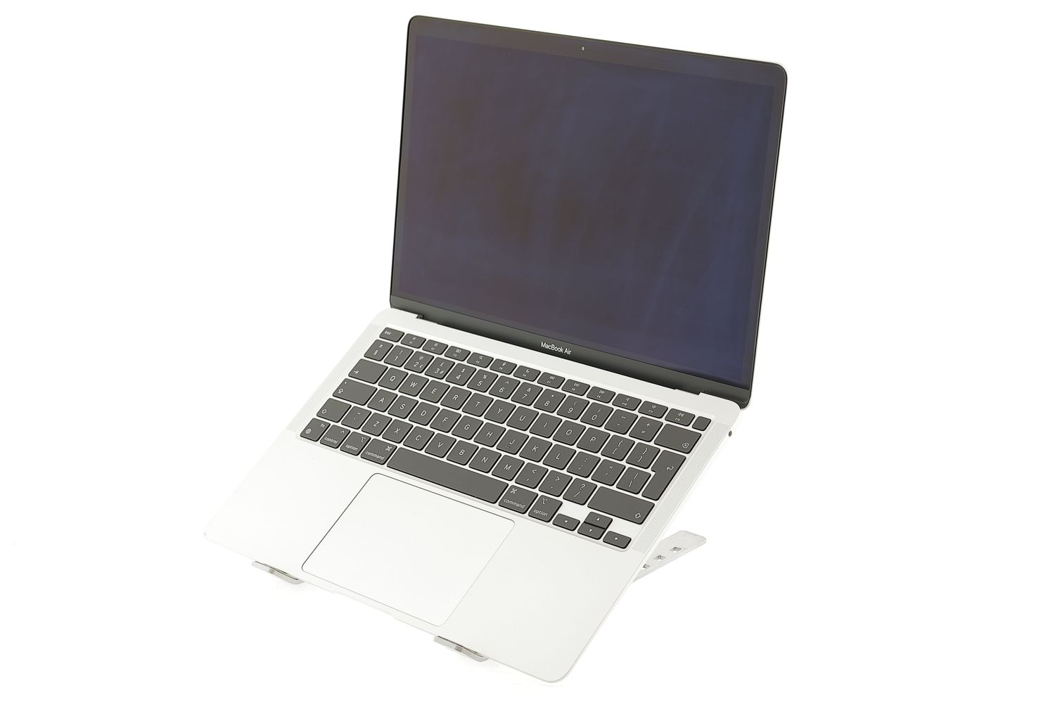 Apple MacBook Air 13″ 2020, M1 8 Cores, 8 GB, 7 core GPU 256 GB Silver - Foarte bun