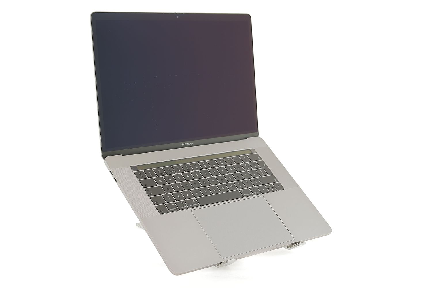Apple MacBook Pro 15″ Touch Bar 2017, i7 2.8 GHz, 16 GB, AMD Radeon Pro 555 256 GB Space Gray - Nagyon jó