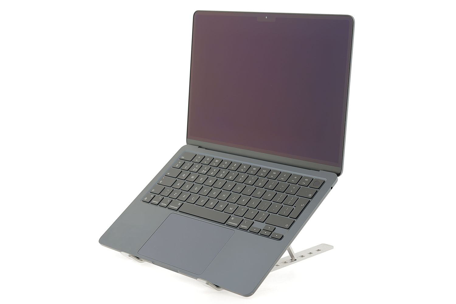 Apple MacBook Air 13″ 2022, M2 8 Cores, 8 GB, 8 core GPU 256 GB Midnight - Excelent