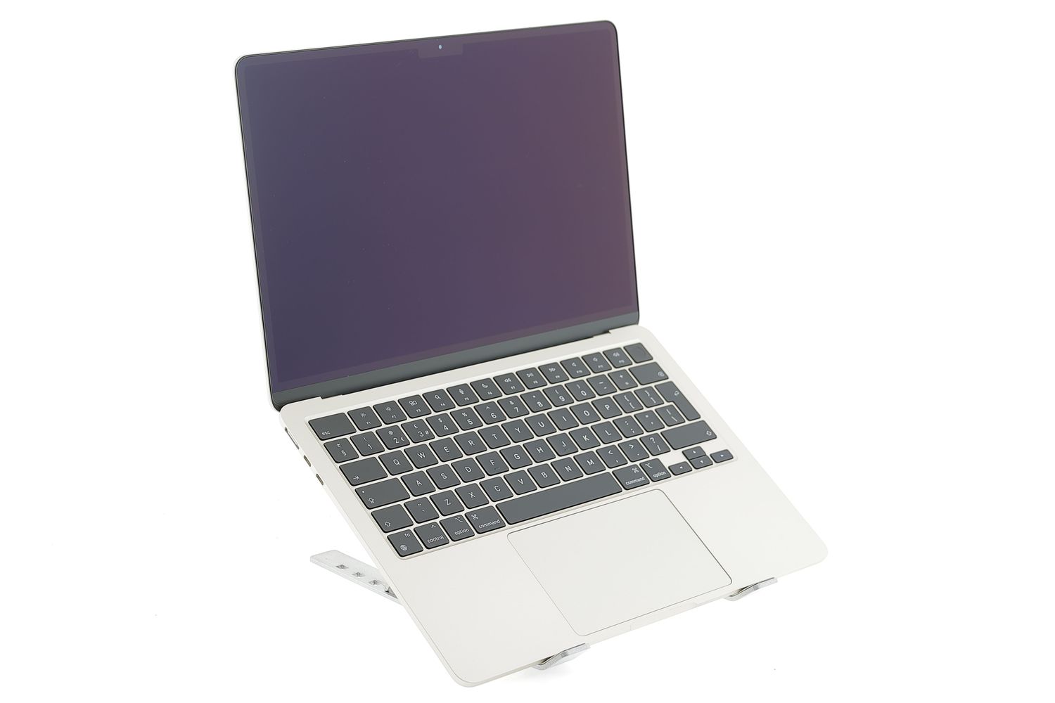 Apple MacBook Air 13″ 2022, M2 8 Cores, 8 GB, 8 core GPU 256 GB Starlight - Újszerű