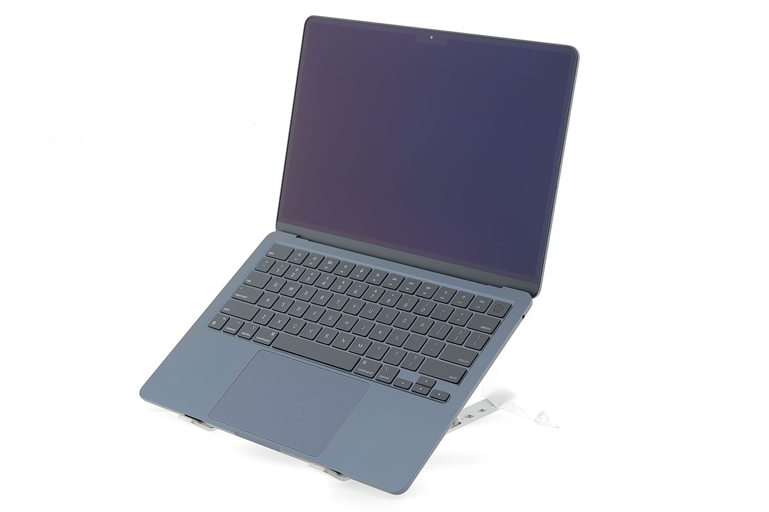 Apple MacBook Air 13″ 2022, M2 8 Cores, 16 GB, 8 core GPU 256 GB Midnight - Отлично