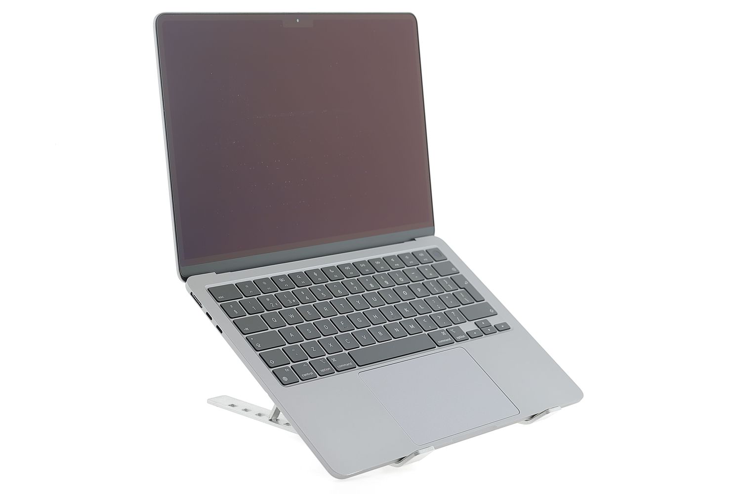 Apple MacBook Air 13″ 2022, M2 8 Cores, 8 GB, 8 core GPU 256 GB Space Gray - Много добро