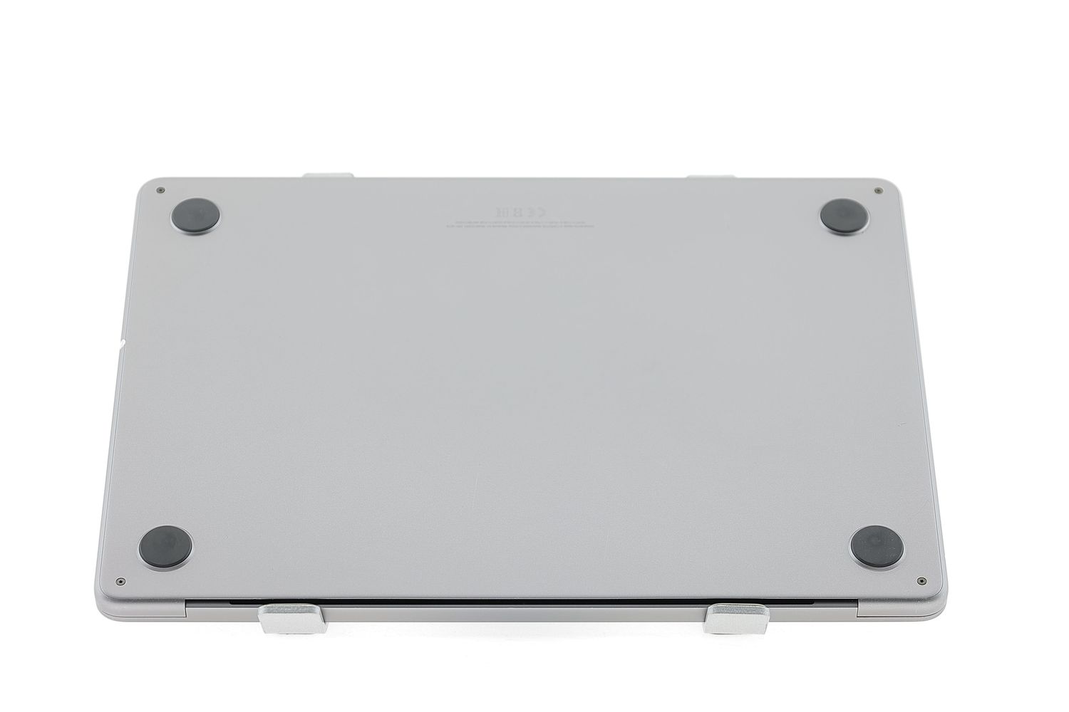 Apple MacBook Air 13″ 2022, M2 8 Cores, 8 GB, 8 core GPU 256 GB Space Gray - Много добро