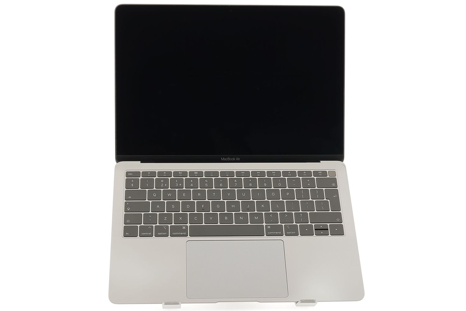 Apple MacBook Air 13″ 2019, i5 1.6 GHz, 8 GB, Intel UHD Graphics 617 128 GB Space Gray - Bun