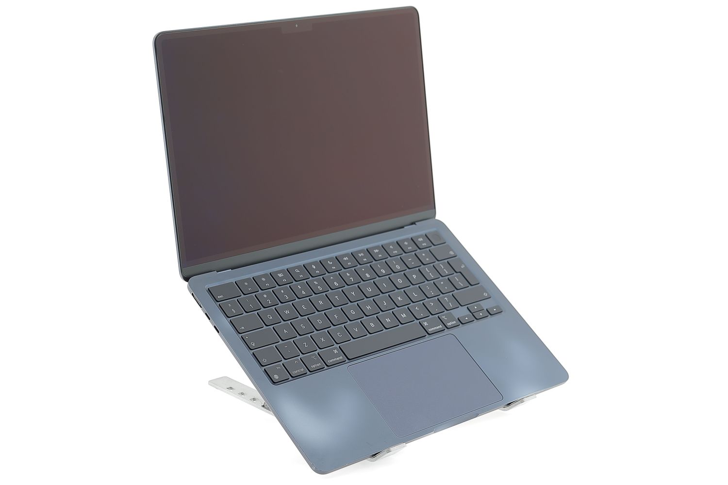 Apple MacBook Air 13″ 2022, M2 8 Cores, 8 GB, 8 core GPU 256 GB Midnight - Foarte bun