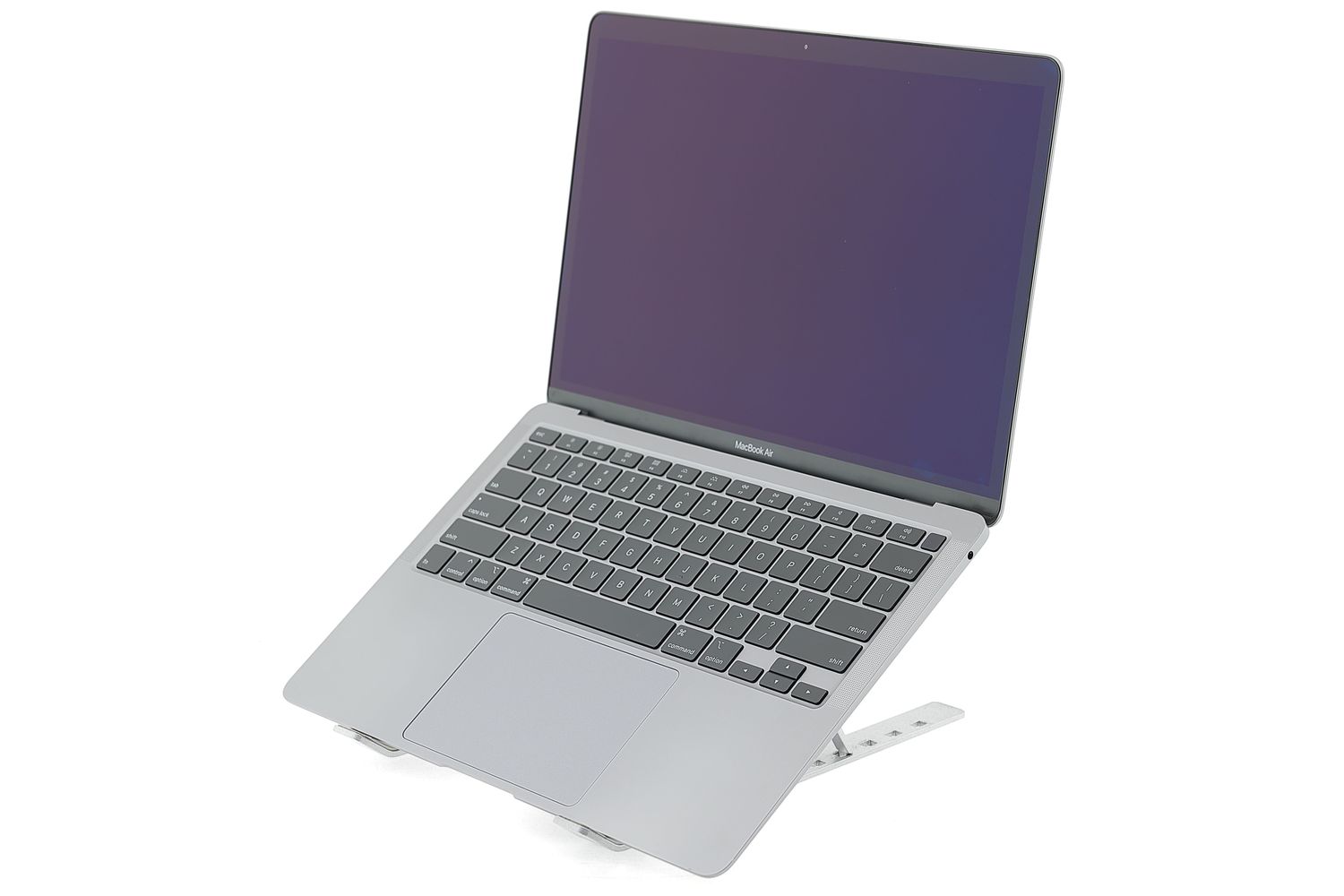 Apple MacBook Air 13″ 2020, i3 1.1 GHz, 8 GB, Intel Iris Plus 128 GB Space Gray - Excelent