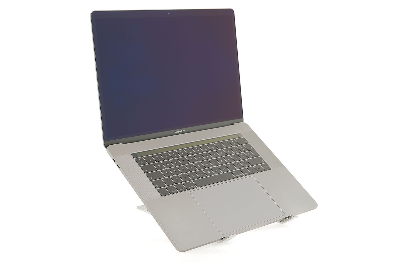 Apple MacBook Pro 15″ Touch Bar 2018, i7 2.6 GHz, 16 GB, AMD Radeon Pro 560X 512 GB Space Gray - Foarte bun