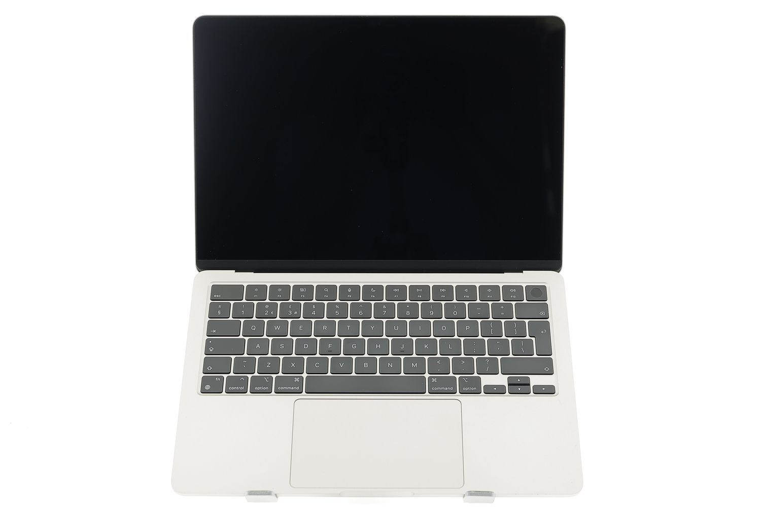 Apple MacBook Air 13″ 2022, M2 8 Cores, 8 GB, 8 core GPU 256 GB Starlight - Много добро