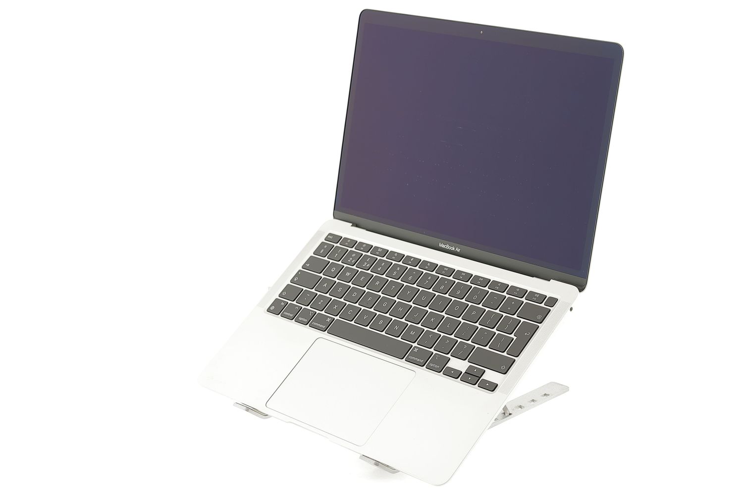 Apple MacBook Air 13″ 2020, i3 1.1 GHz, 8 GB, Intel Iris Plus 256 GB Silver - Újszerű