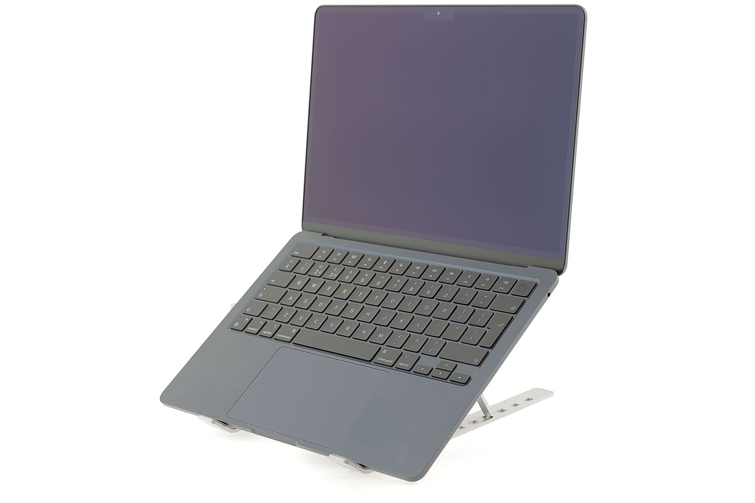Apple MacBook Air 13″ 2022, M2 8 Cores, 8 GB, 8 core GPU 512 GB Midnight - Foarte bun