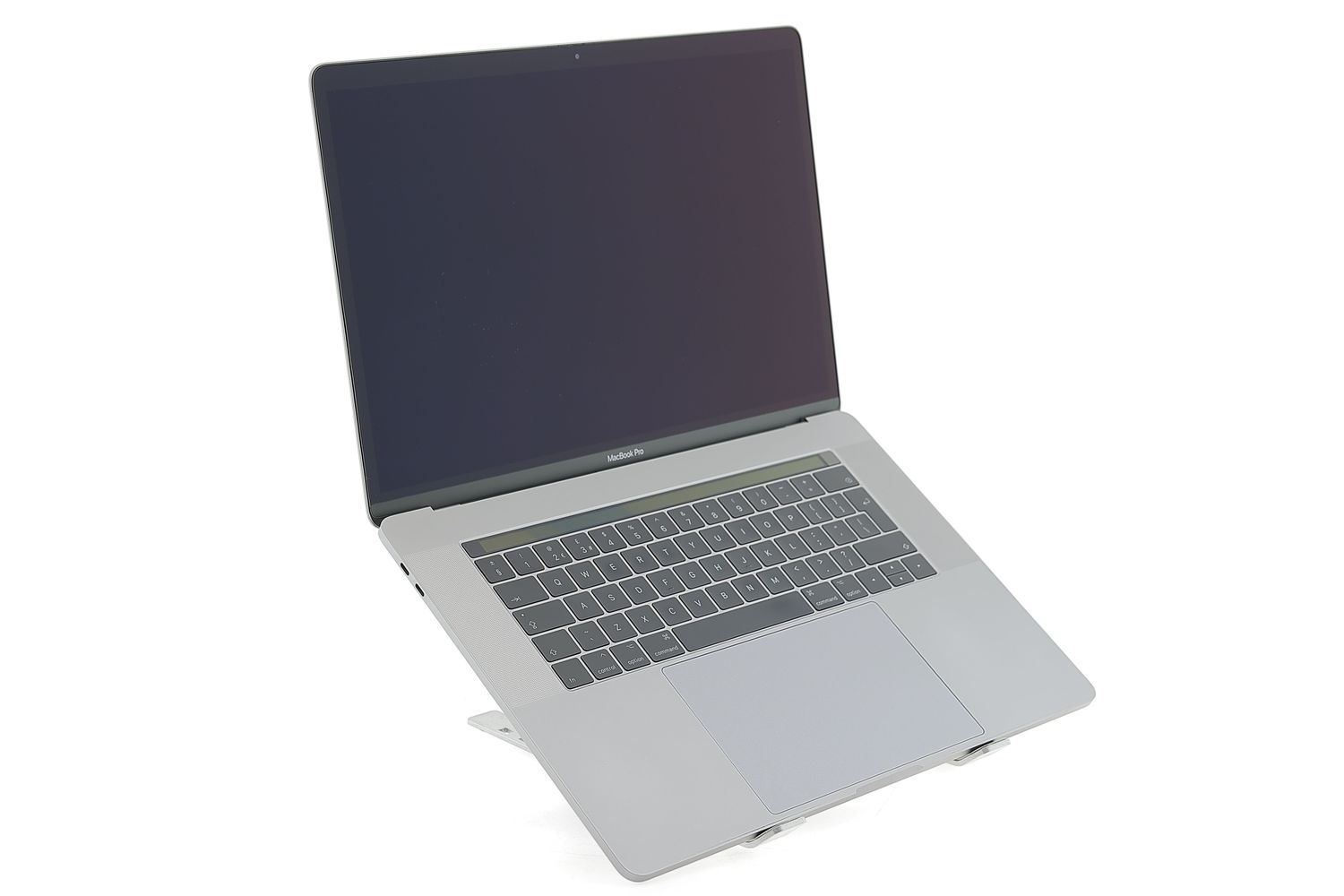 Apple MacBook Pro 15″ Touch Bar 2017, i7 2.9 GHz, 16 GB, AMD Radeon Pro 560 512 GB Space Gray - Kiváló