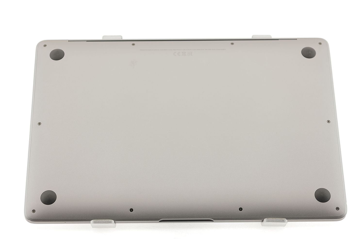 Apple MacBook Air 13″ 2020, M1 8 Cores, 8 GB, 7 core GPU 256 GB Space Gray - Много добро