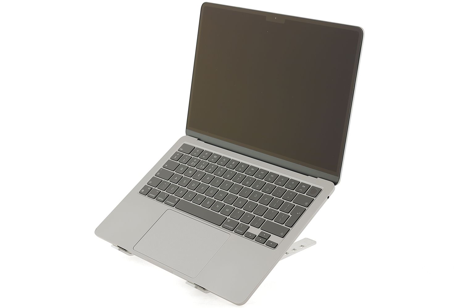 Apple MacBook Air 13″ 2024, M3 8 Cores, 8 GB, 8 core GPU 256 GB Space Gray - Nagyon jó