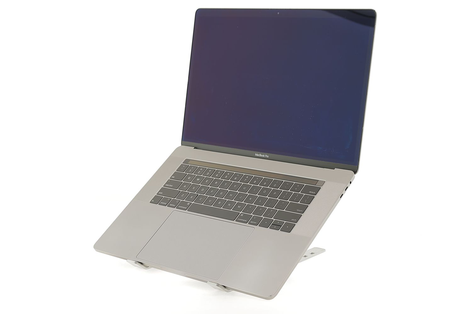 Apple MacBook Pro 15″ Touch Bar 2018, i7 2.2 GHz, 16 GB, AMD Radeon Pro 555X 256 GB Space Gray - Foarte bun