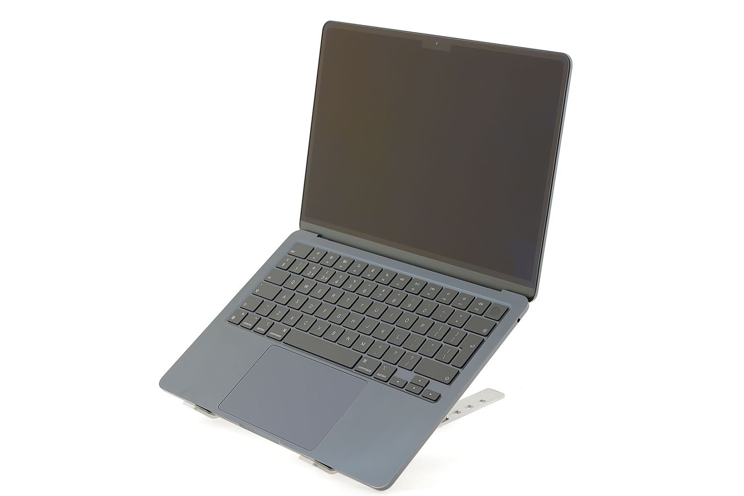 Apple MacBook Air 13″ 2022, M2 8 Cores, 8 GB, 8 core GPU 256 GB Midnight - Отлично