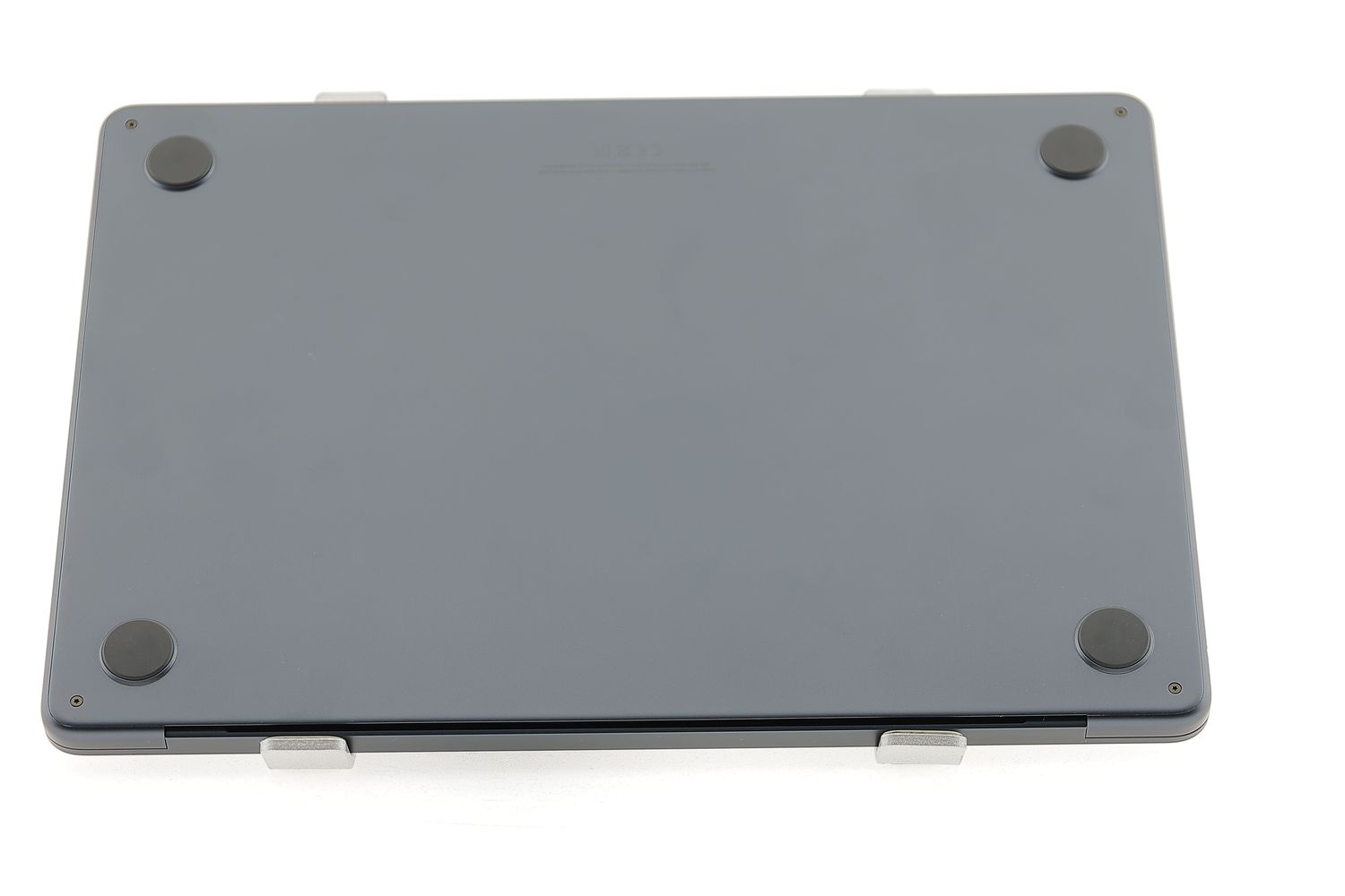Apple MacBook Air 13″ 2022, M2 8 Cores, 8 GB, 8 core GPU 256 GB Midnight - Ca nou