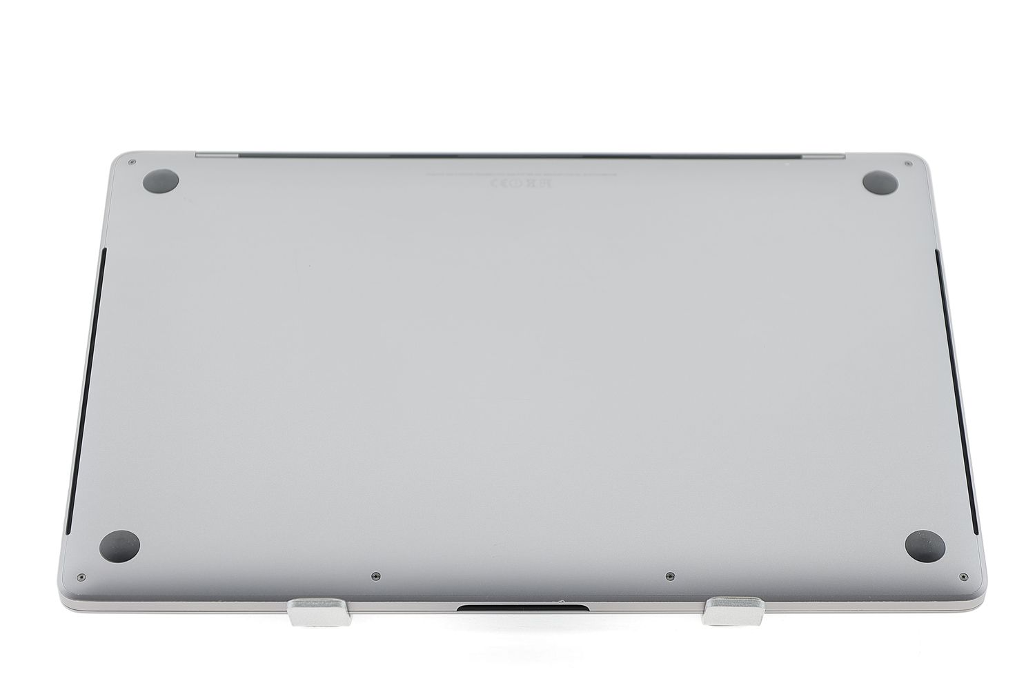 Apple MacBook Pro 15″ Touch Bar 2017, i7 2.8 GHz, 16 GB, AMD Radeon Pro 555 256 GB Space Gray - Много добро