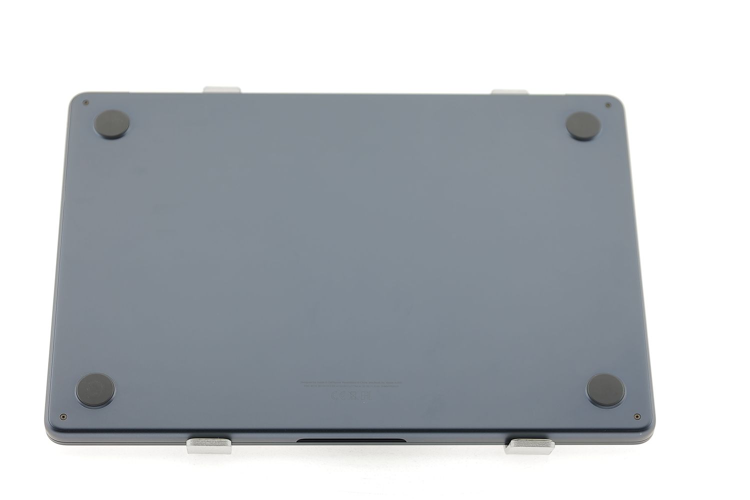 Apple MacBook Air 13″ 2022, M2 8 Cores, 8 GB, 8 core GPU 256 GB Midnight - Отлично