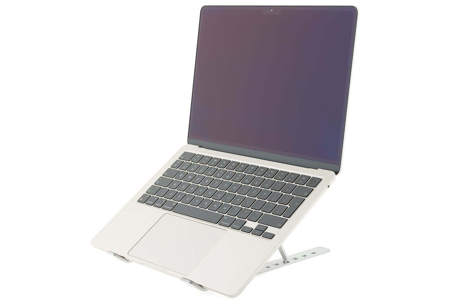 Apple MacBook Air 13″ 2022, M2 8 Cores, 16 GB, 8 core GPU 256 GB Starlight - Újszerű