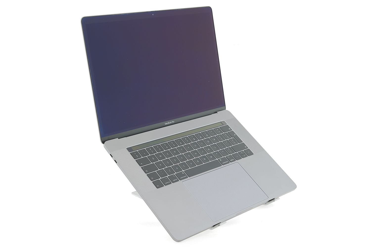 Apple MacBook Pro 15″ Touch Bar 2018, i7 2.6 GHz, 16 GB, AMD Radeon Pro 555X 256 GB Space Gray - Excelent