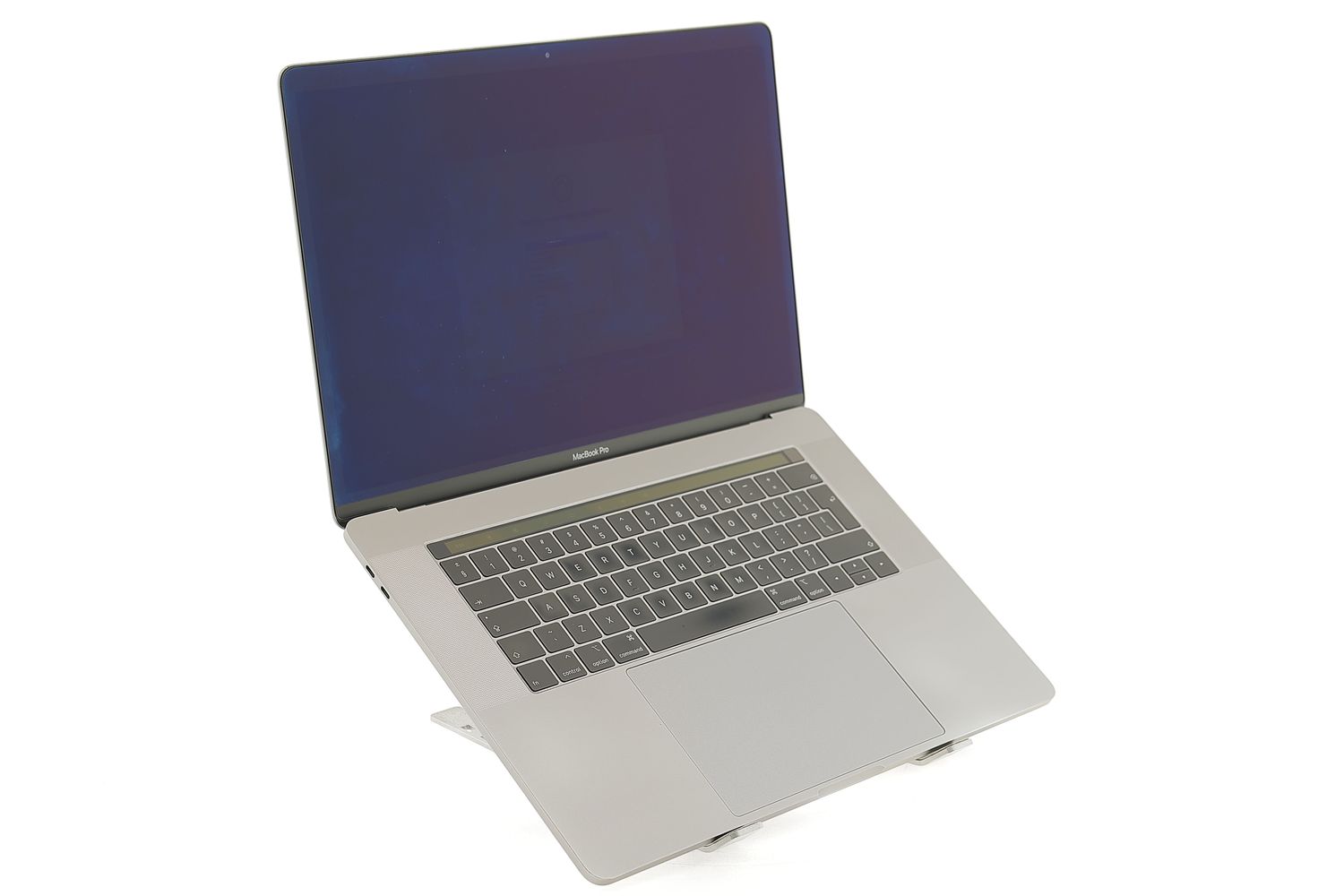 Apple MacBook Pro 15″ Touch Bar 2018, i7 2.2 GHz, 16 GB, AMD Radeon Pro 555X 256 GB Space Gray - Kiváló