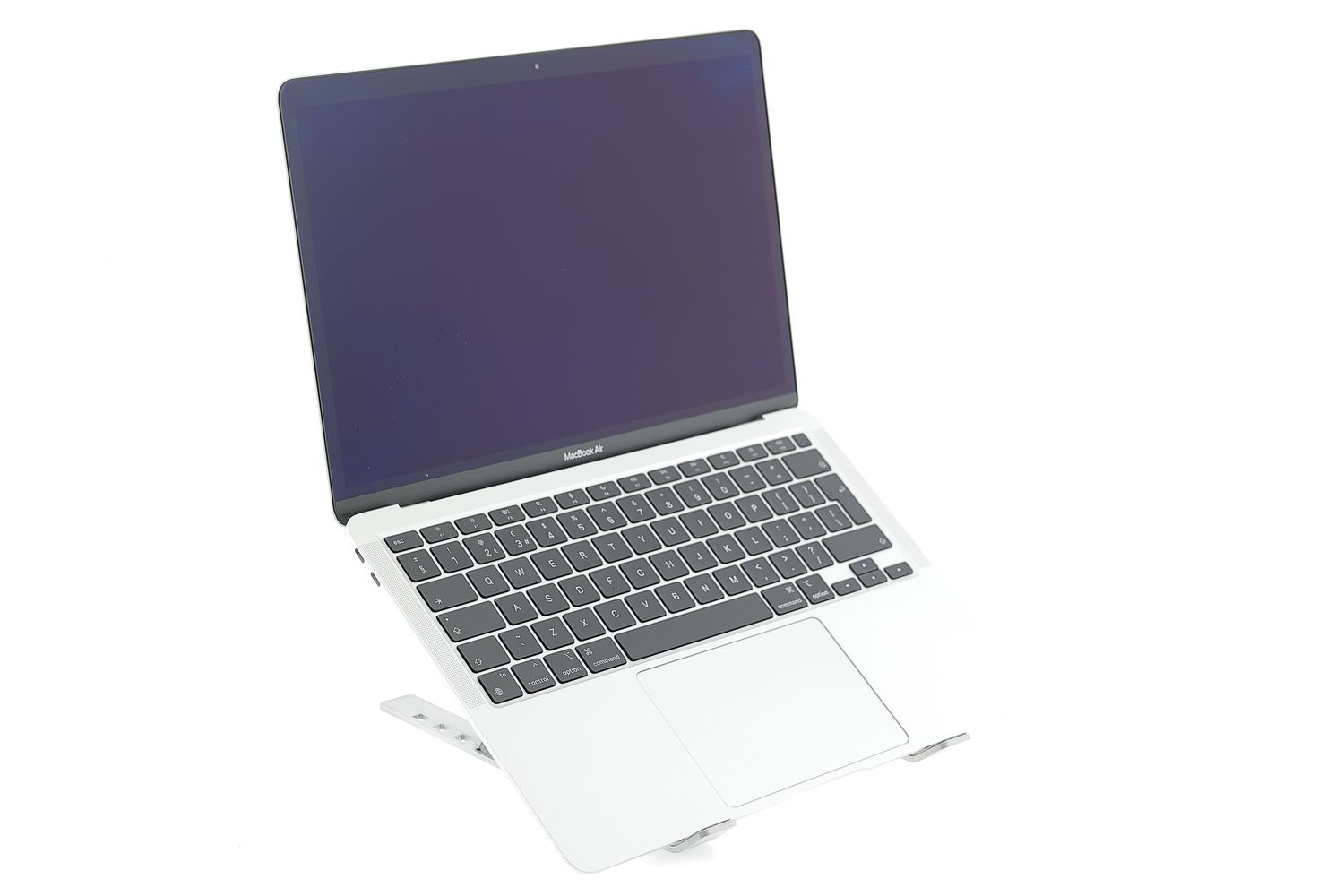 Apple MacBook Air 13″ 2020, M1 8 Cores, 8 GB, 7 core GPU 256 GB Silver - Foarte bun