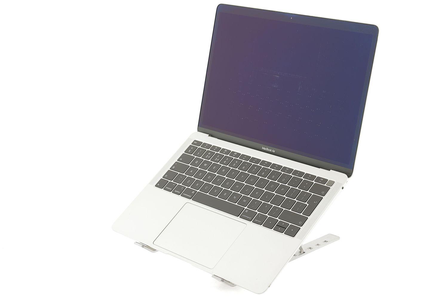 Apple MacBook Air 13″ 2019, i5 1.6 GHz, 8 GB, Intel UHD Graphics 617 128 GB Silver - Много добро