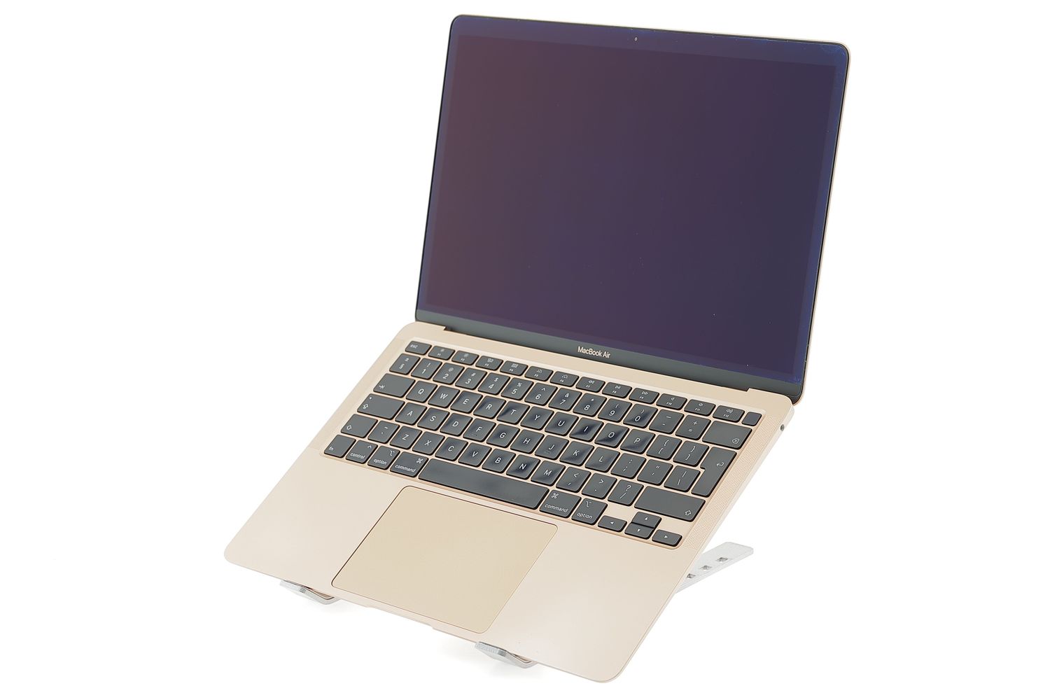 Apple MacBook Air 13″ 2020, i7 1.2 GHz, 16 GB, Intel Iris Plus 256 GB Gold - Foarte bun