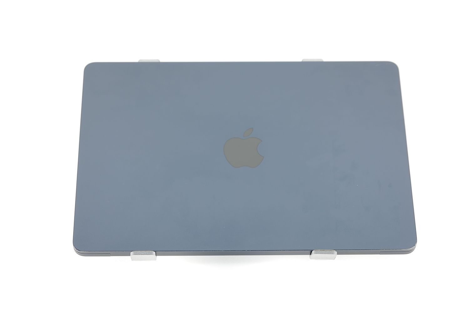 Apple MacBook Air 13″ 2022, M2 8 Cores, 8 GB, 8 core GPU 256 GB Midnight - Отлично
