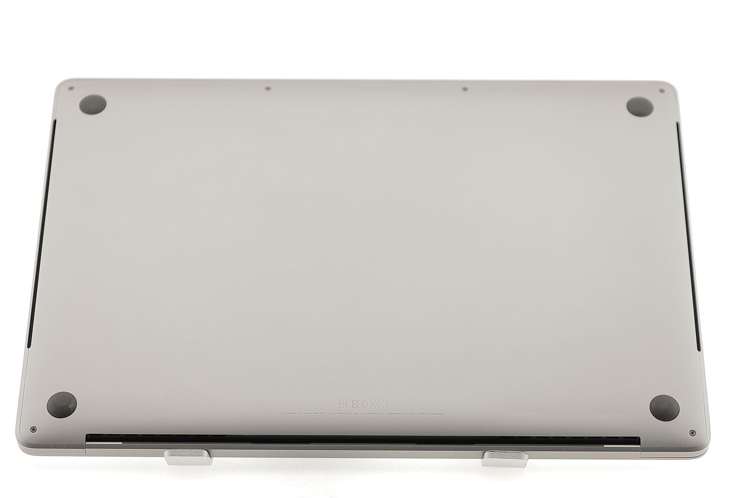 Apple MacBook Pro 15″ Touch Bar 2017, i7 2.9 GHz, 16 GB, AMD Radeon Pro 560 512 GB Space Gray - Много добро