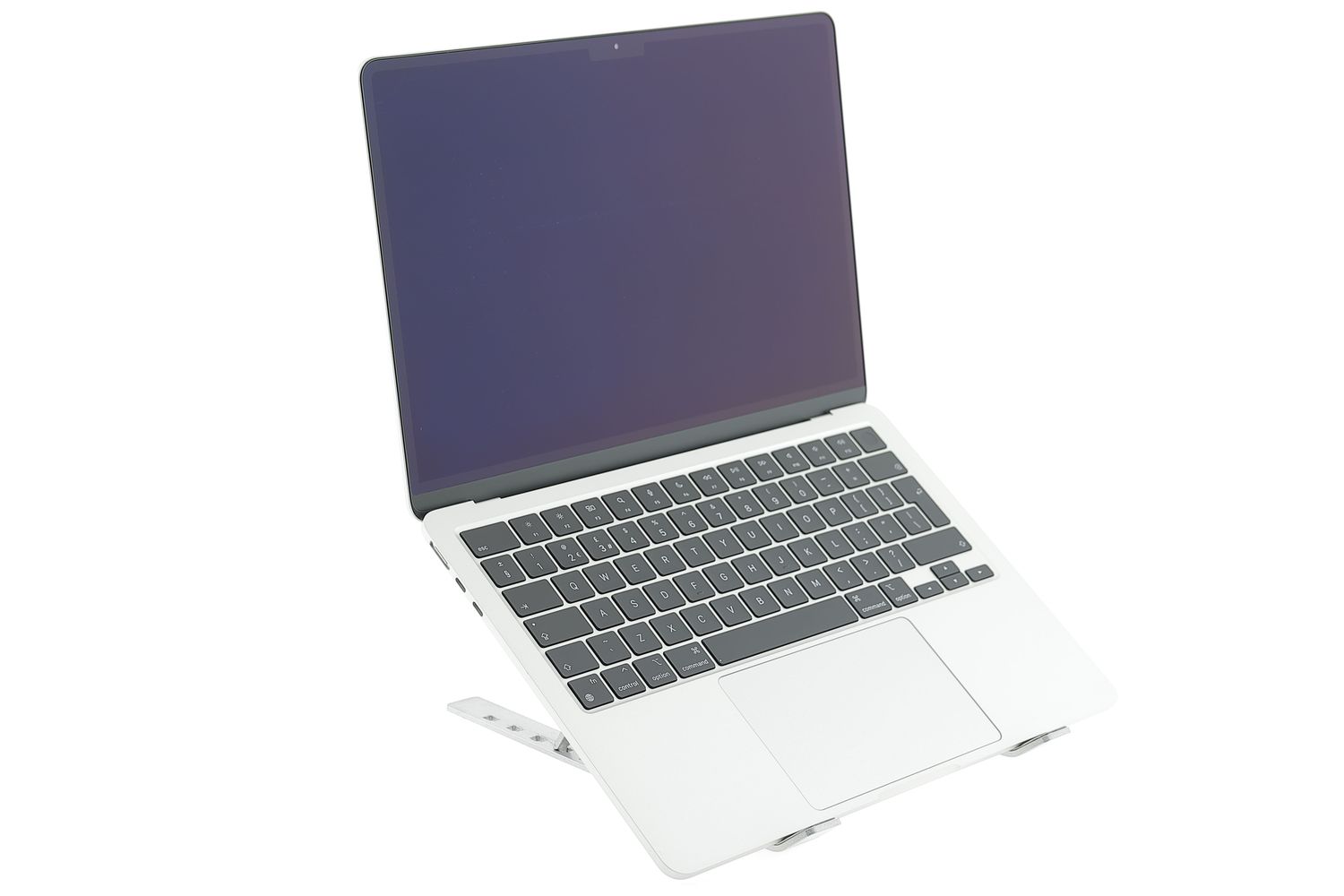 Apple MacBook Air 13″ 2022, M2 8 Cores, 8 GB, 8 core GPU 256 GB Silver - Foarte bun