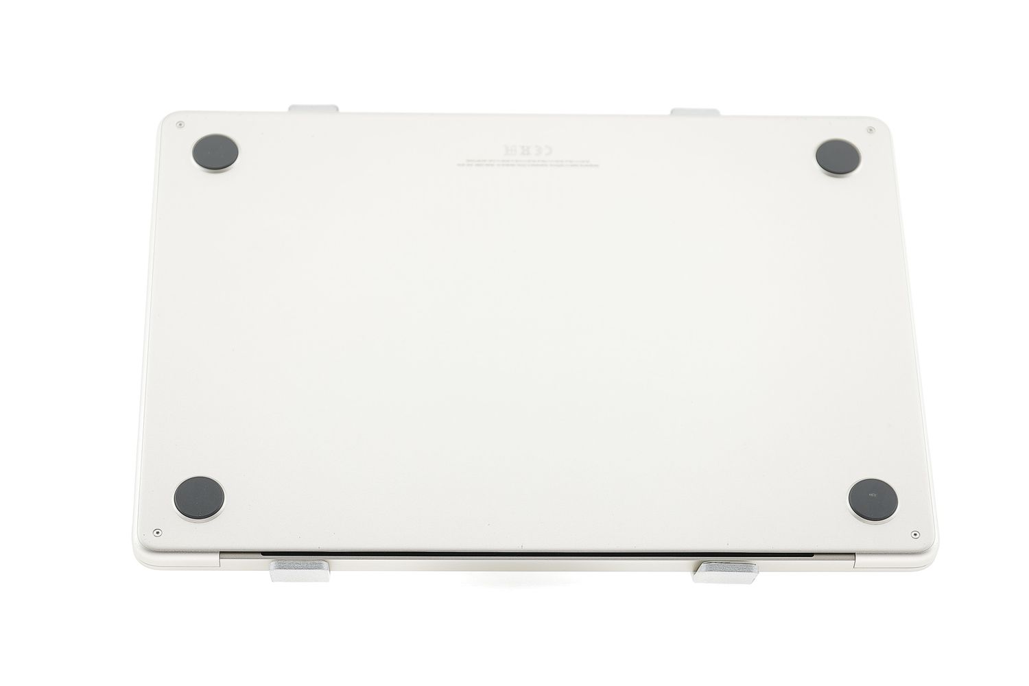 Apple MacBook Air 13″ 2022, M2 8 Cores, 16 GB, 10 core GPU 512 GB Starlight - Много добро