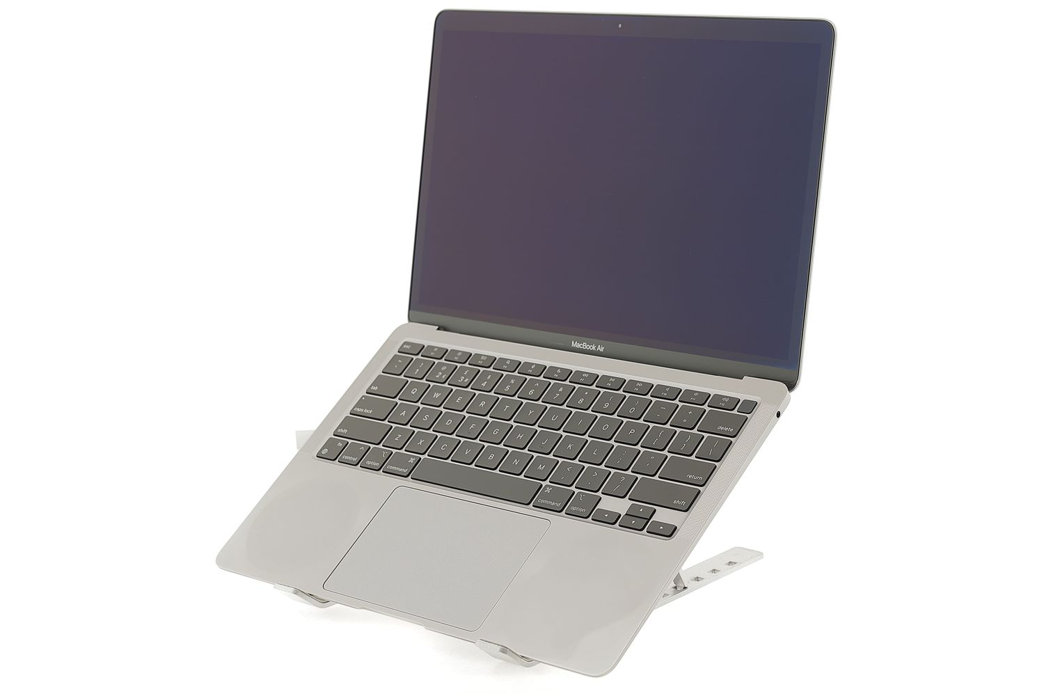Apple MacBook Air 13″ 2020, i3 1.1 GHz, 8 GB, Intel Iris Plus 256 GB Space Gray - Отлично