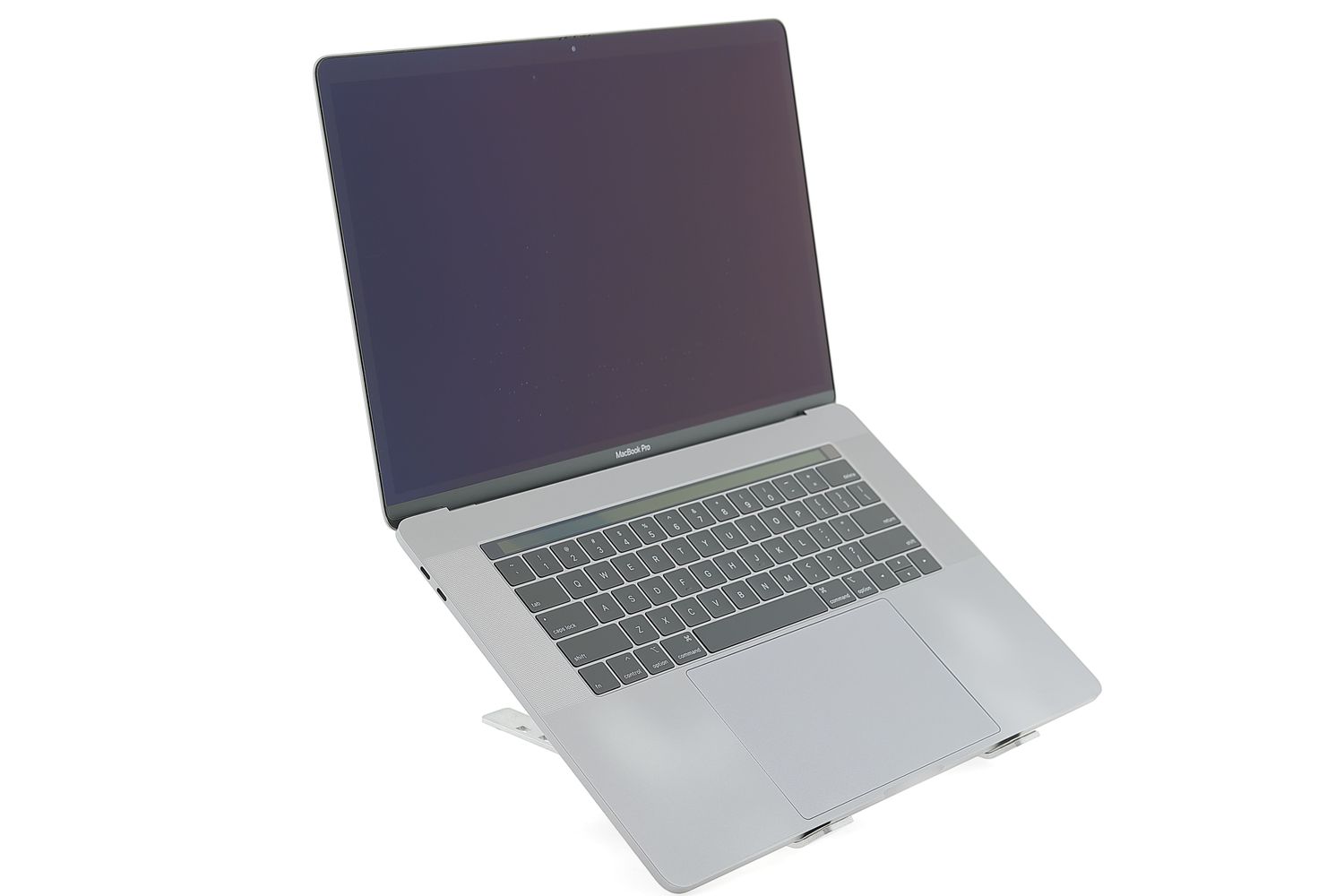 Apple MacBook Pro 15″ Touch Bar 2017, i7 2.8 GHz, 16 GB, AMD Radeon Pro 555 256 GB Space Gray - Nagyon jó
