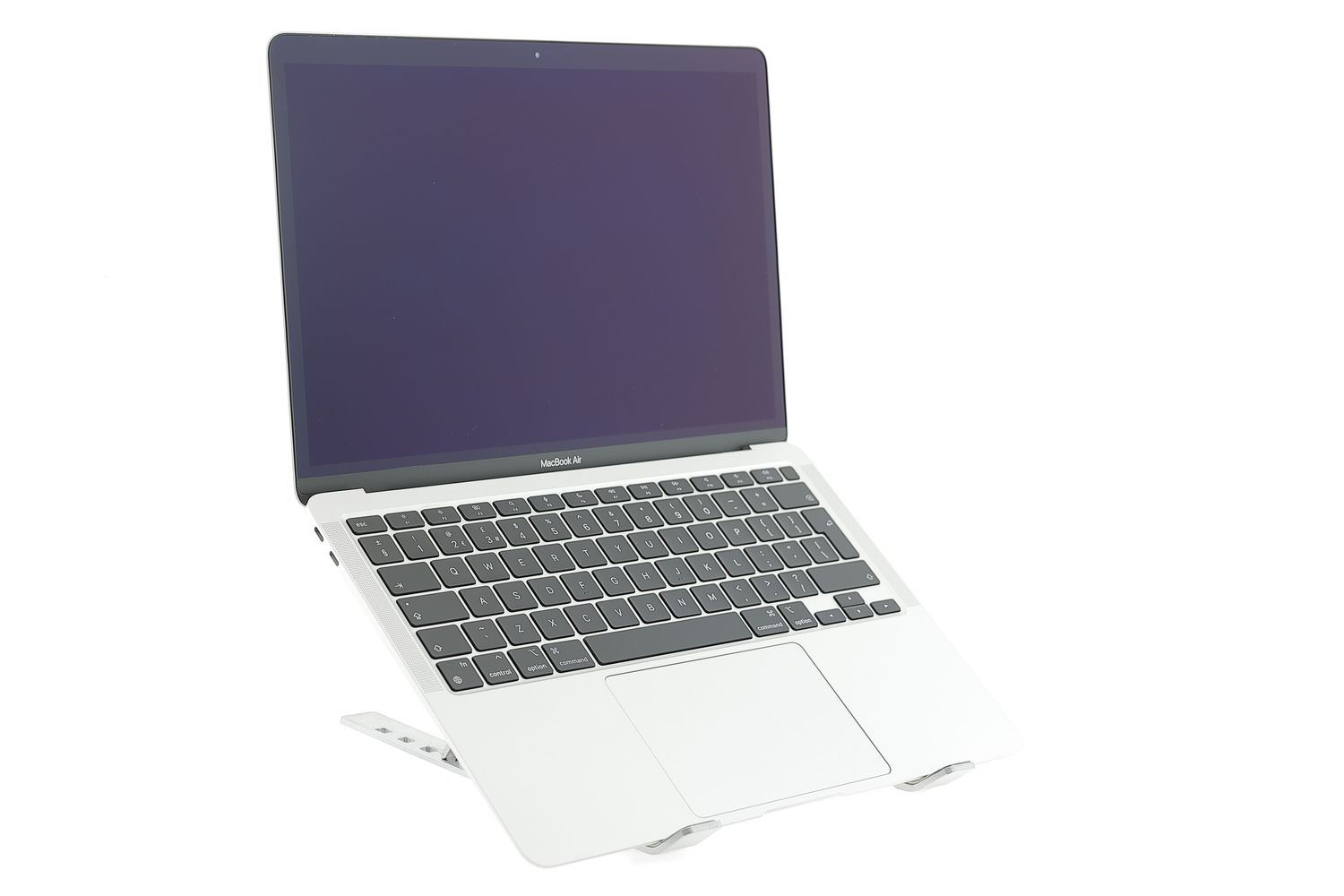 Apple MacBook Air 13″ 2020, M1 8 Cores, 8 GB, 7 core GPU 256 GB Silver - Excelent