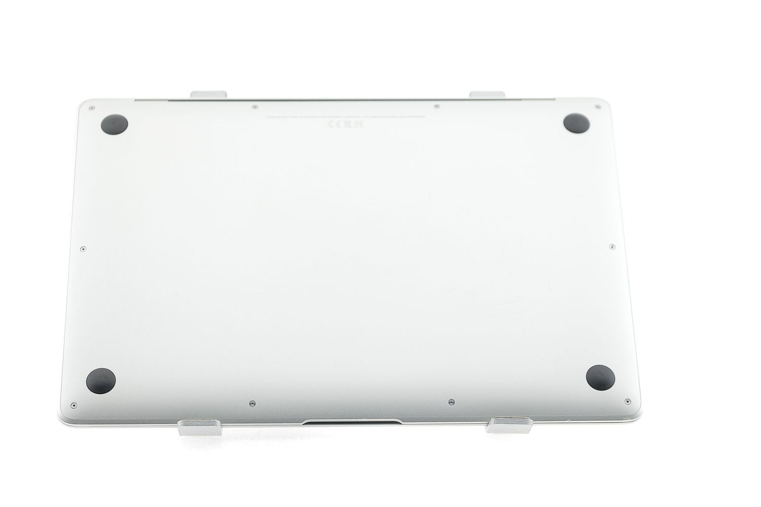 Apple MacBook Air 13″ 2020, i3 1.1 GHz, 8 GB, Intel Iris Plus 256 GB Silver - Добро