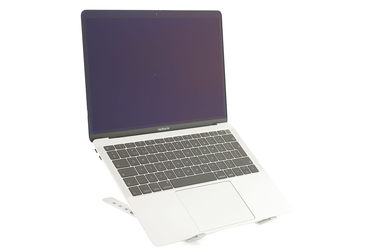 Apple MacBook Air 13″ 2019, i5 1.6 GHz, 8 GB, Intel UHD Graphics 617 128 GB Silver - Много добро