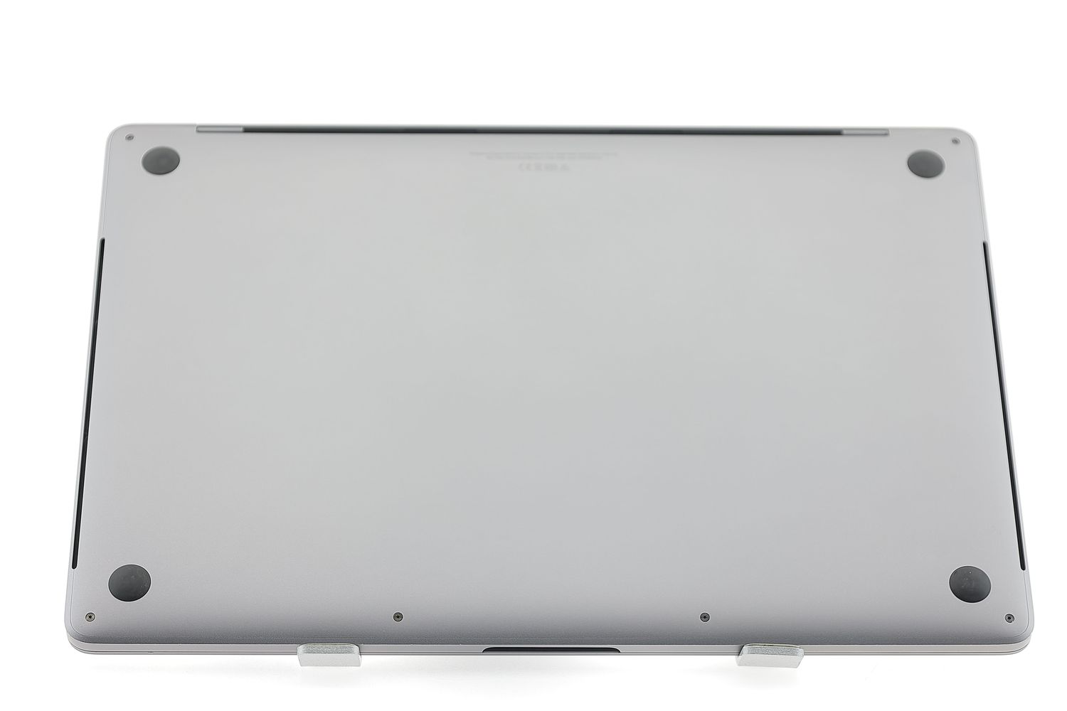 Apple MacBook Pro 15″ Touch Bar 2019, i7 2.6 GHz, 16 GB, AMD Radeon Pro 555X 256 GB Space Gray - Отлично