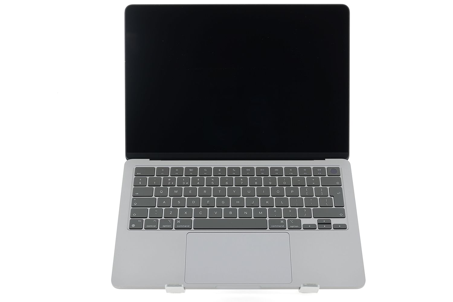 Apple MacBook Air 13″ 2022, M2 8 Cores, 8 GB, 8 core GPU 256 GB Space Gray - Много добро